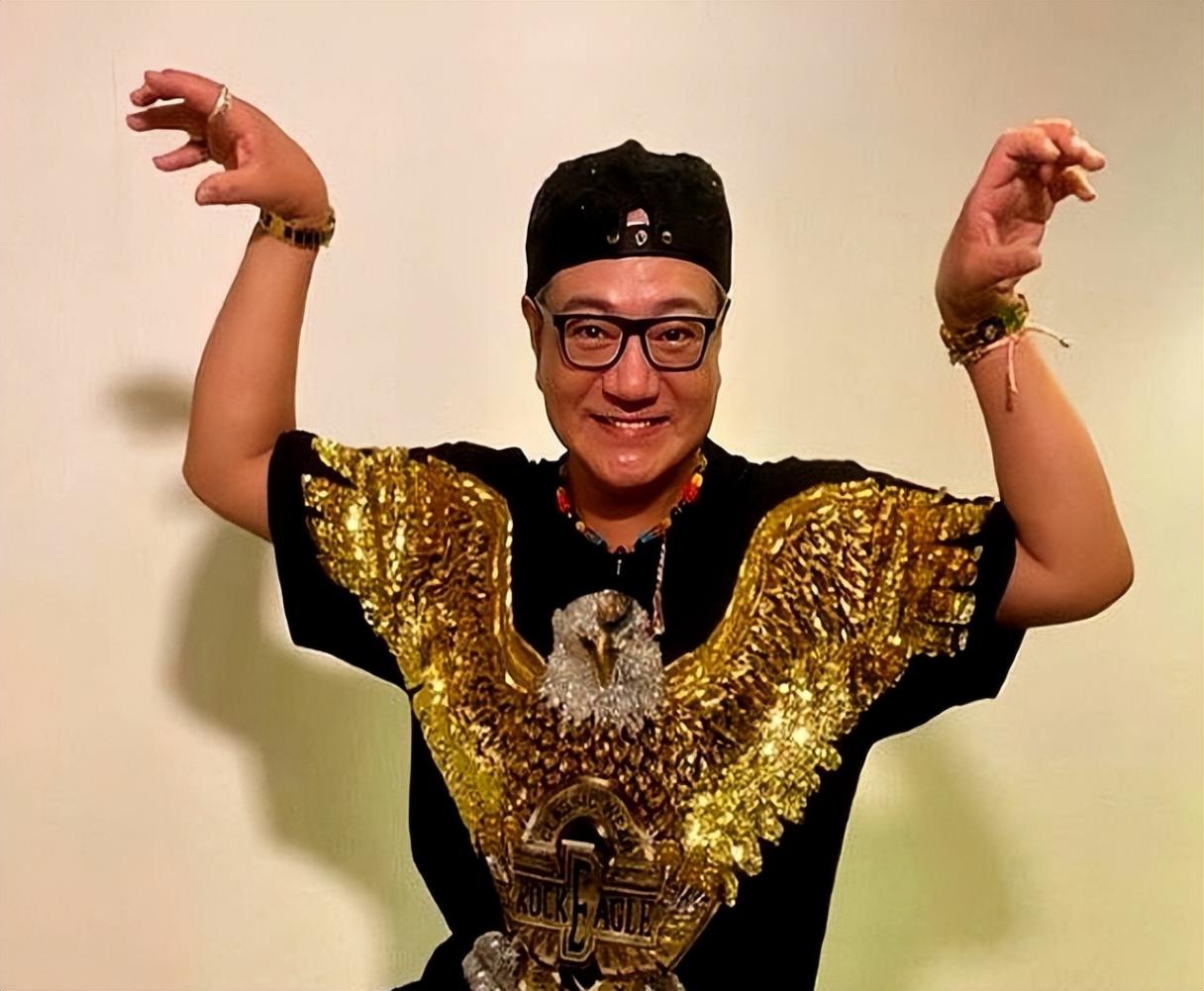 67岁前TVB男星餐厅唱歌谋生