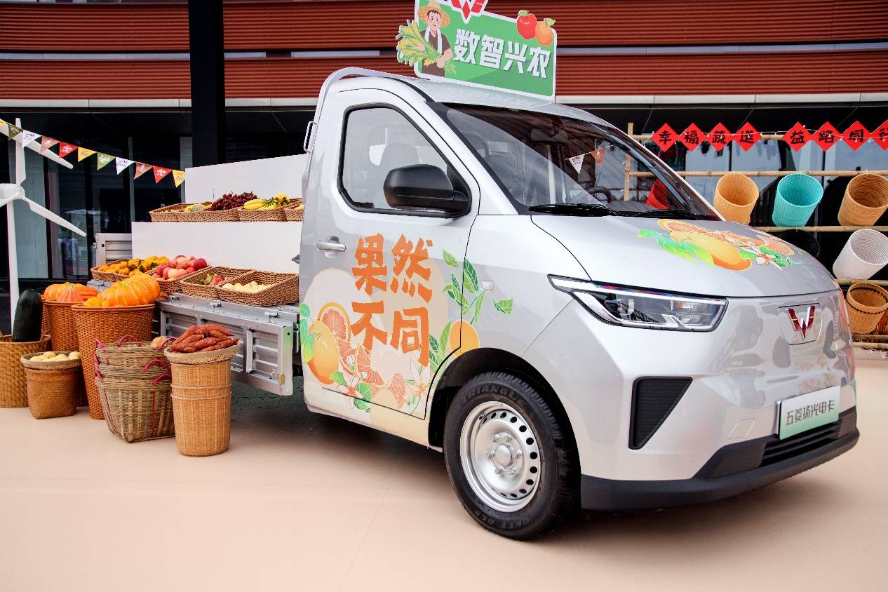 “天·灵·神”技术升级“创富神车” ,荣光EV亮相引领五菱红标迈入“全面新能源时代”
